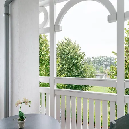 Moderne Mit Grossem Balkon Im Seepark