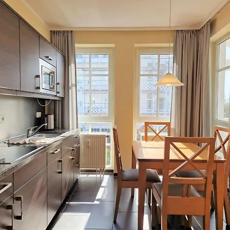 Moderne Mit Grossem Balkon Im Seepark ゼリン