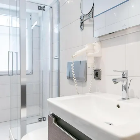 Moderne Mit Grossem Balkon Im Seepark アパート